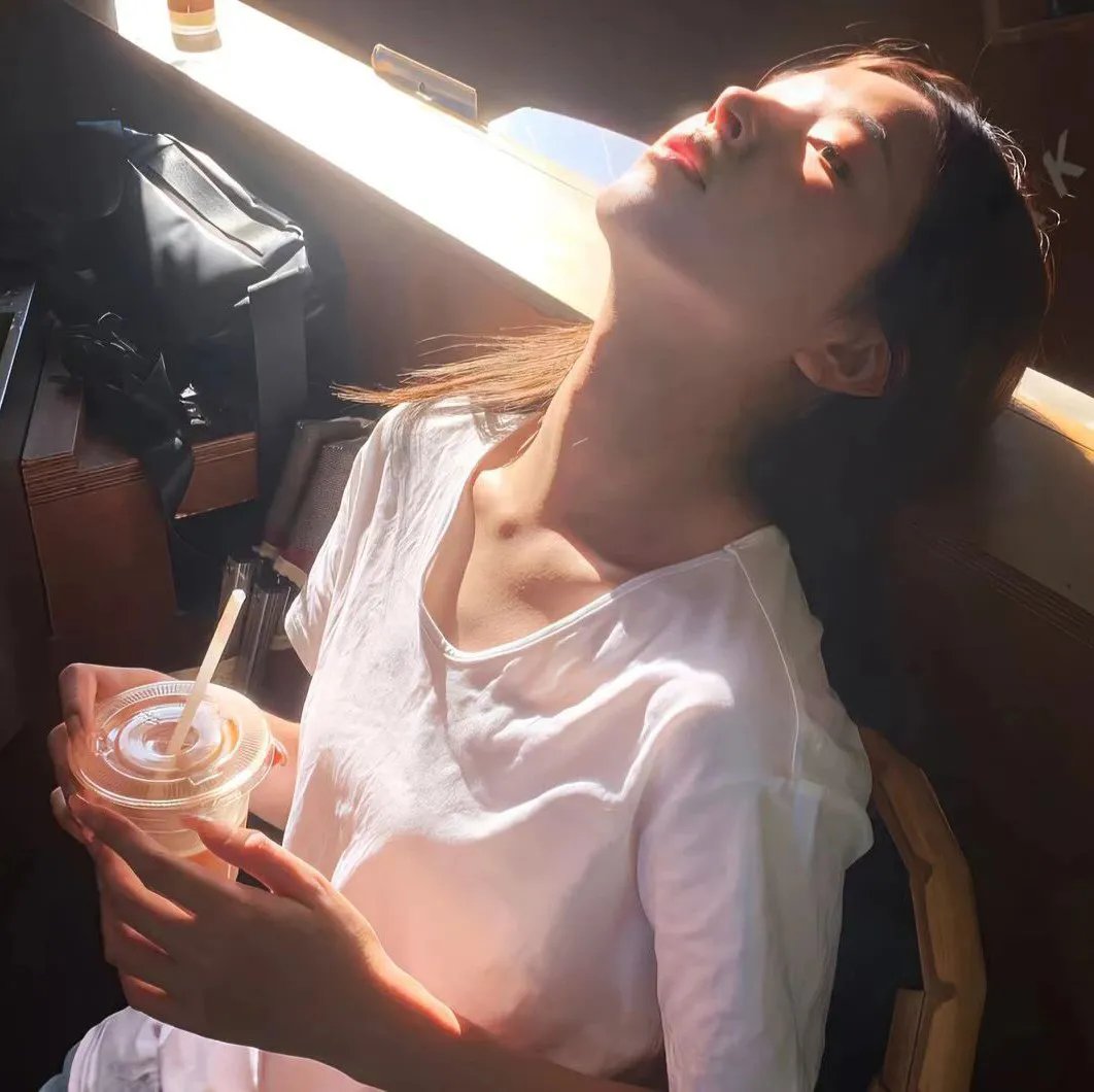 海底裸女